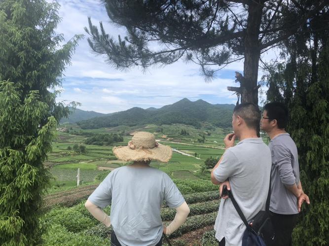 通過(guò)保安服務(wù)加強(qiáng)公共設(shè)施防范能力減少安全隱患