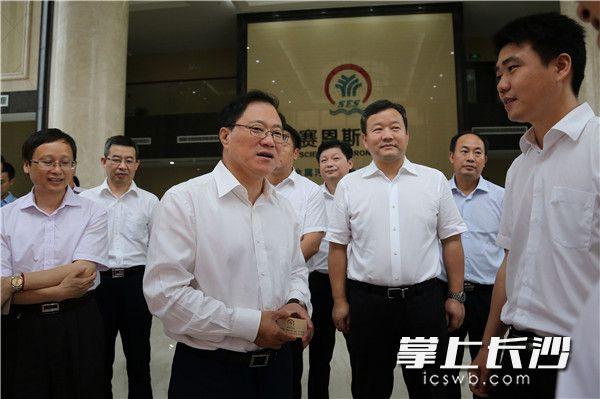 讓員工更安心通過(guò)保安服務(wù)提升員工的安全感